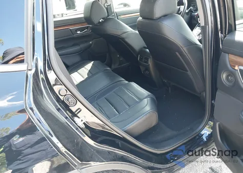 2018 Honda Cr-V Touring z USA, uszkodzony, nr VIN 7FARW1H96JE007525